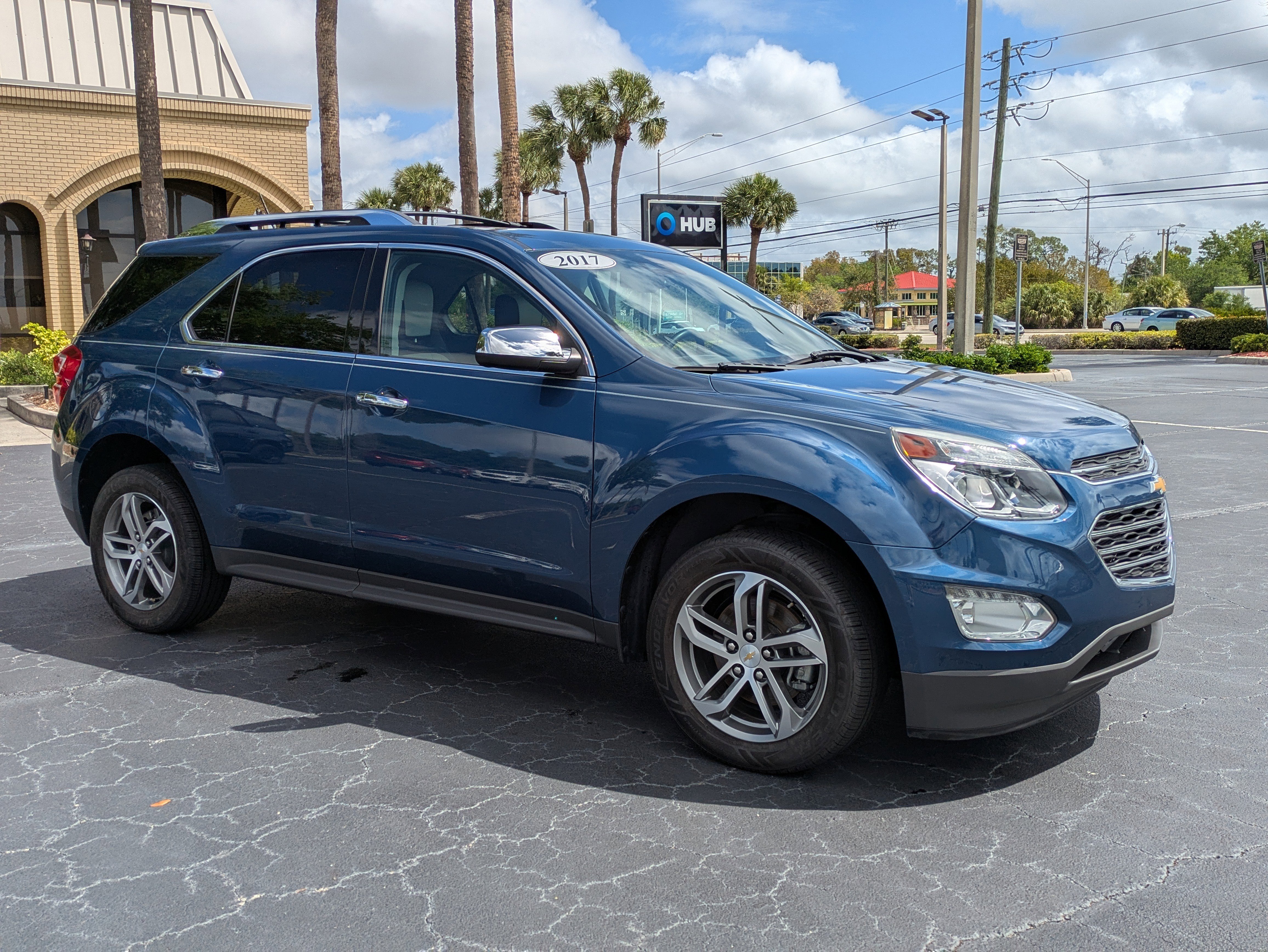 Used 2017 Chevrolet Equinox Premier w/ Enhanced Convenience Package FWD image 7