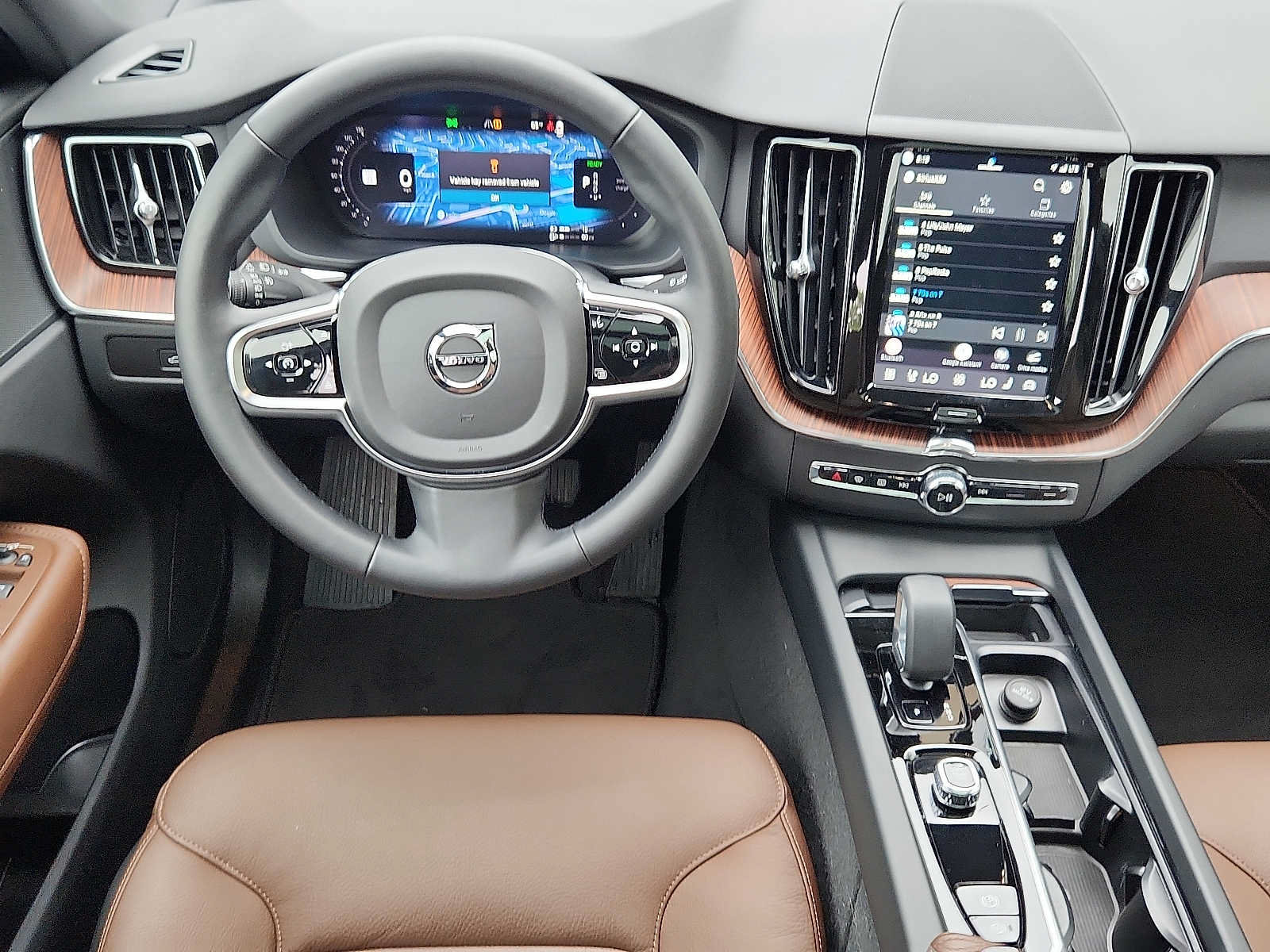 Certified 2025 Volvo XC60 T8 Plus w/ Climate Package AWD/4WD image 11