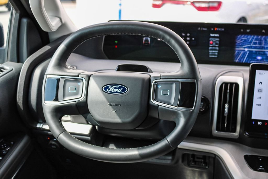 Used 2025 Ford Expedition Active AWD/4WD image 16