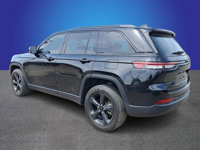 Used 2025 Jeep Grand Cherokee Altitude RWD image 6