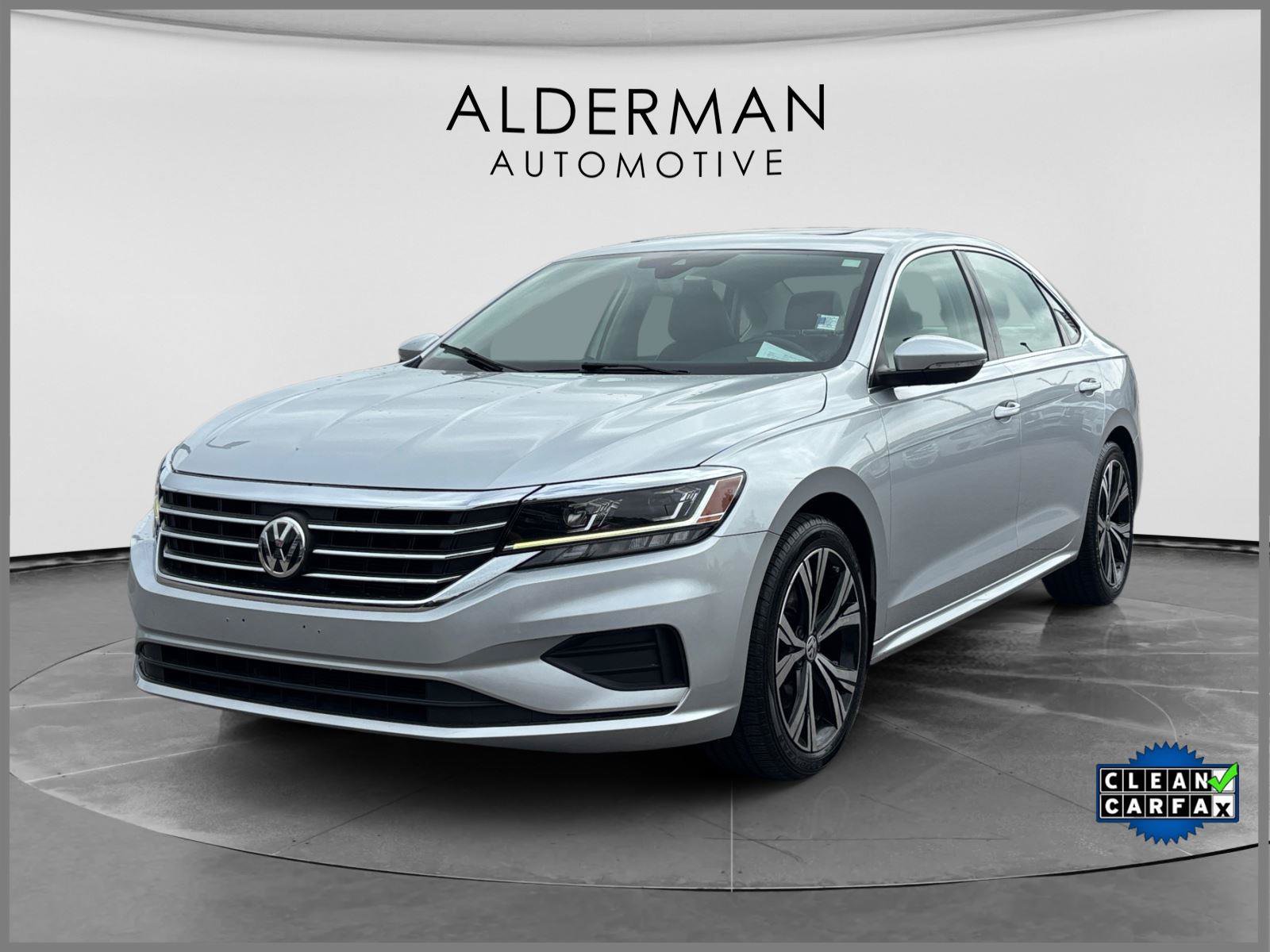 Used 2021 Volkswagen Passat 2.0T SE FWD image 1