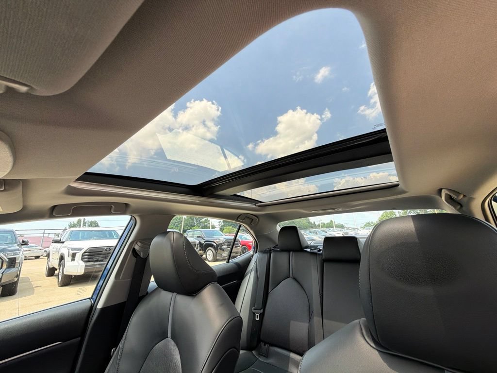 Used 2023 Toyota Camry XLE w/ Navigation Package FWD image 27