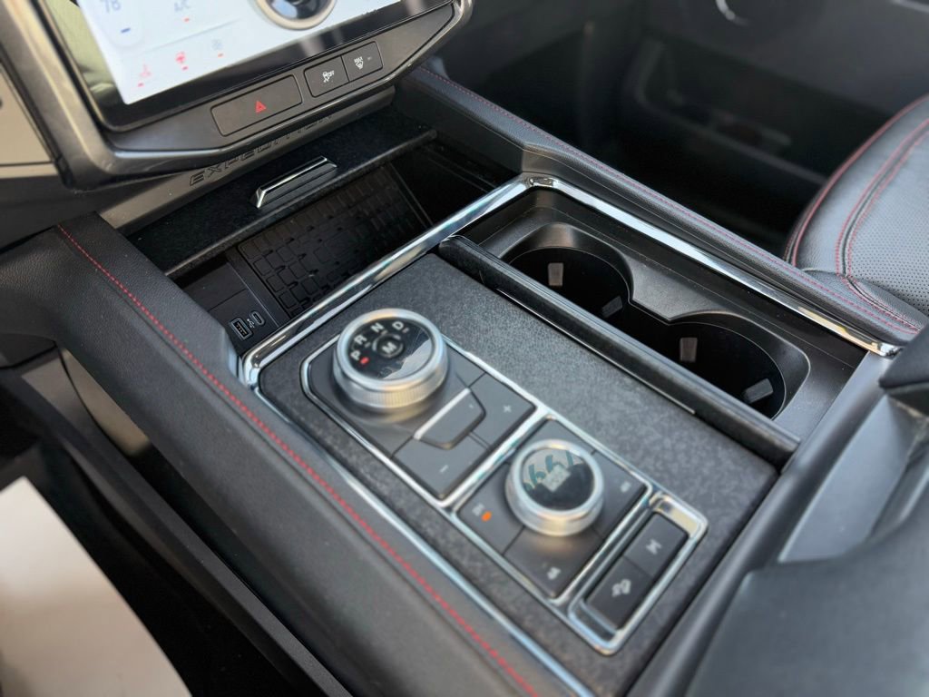 Used 2022 Ford Expedition Limited image 22