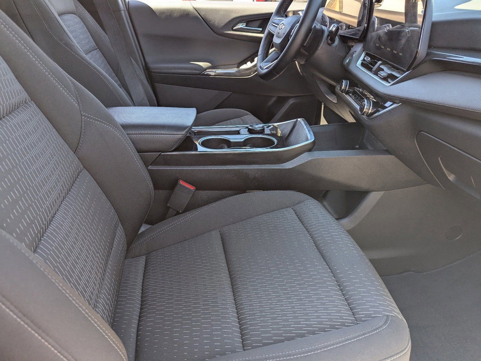 Used 2026 Chevrolet Equinox LT image 12