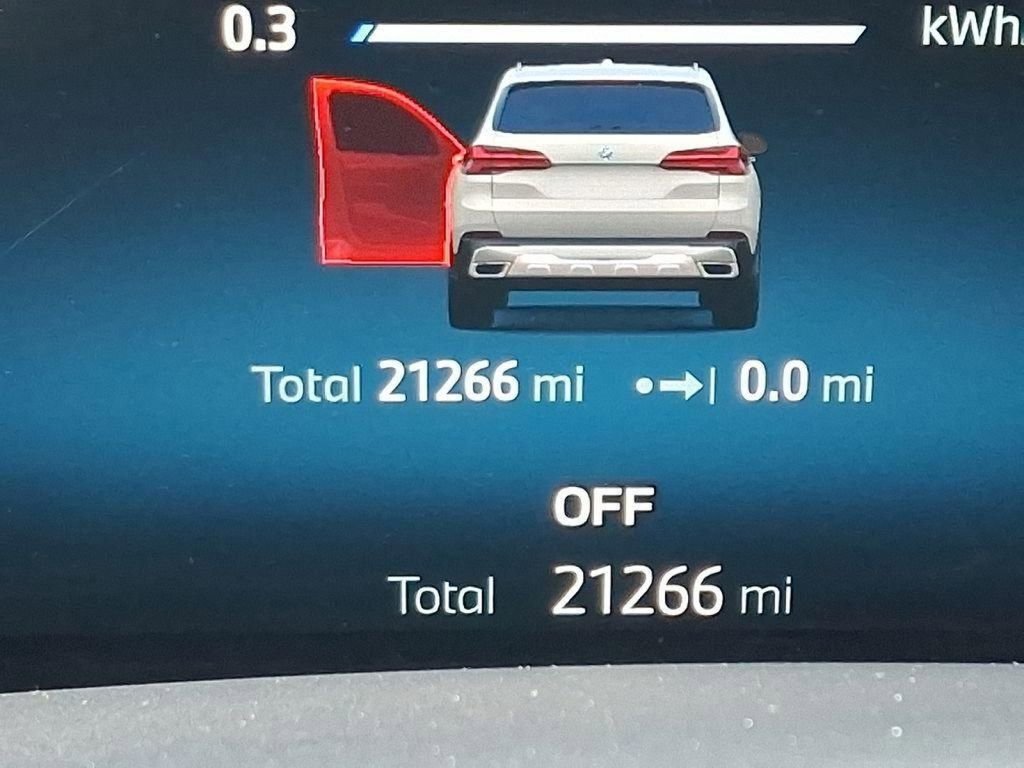 Used 2025 BMW X5 xDrive50e w/ Climate Comfort Package image 21