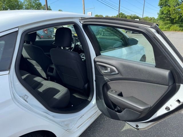 Used 2015 Chrysler 200 Limited FWD image 15