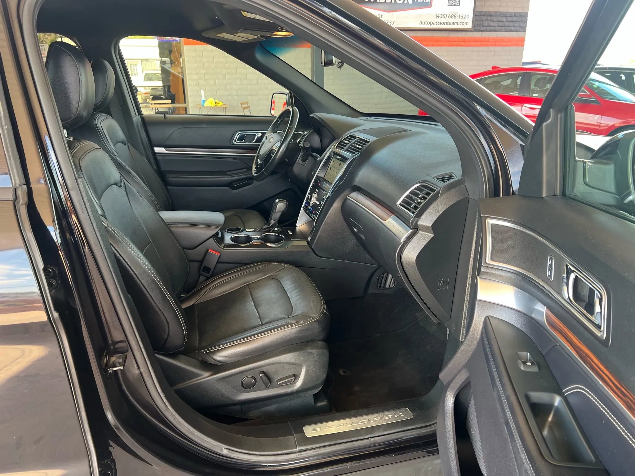 Used 2019 Ford Explorer Limited image 26