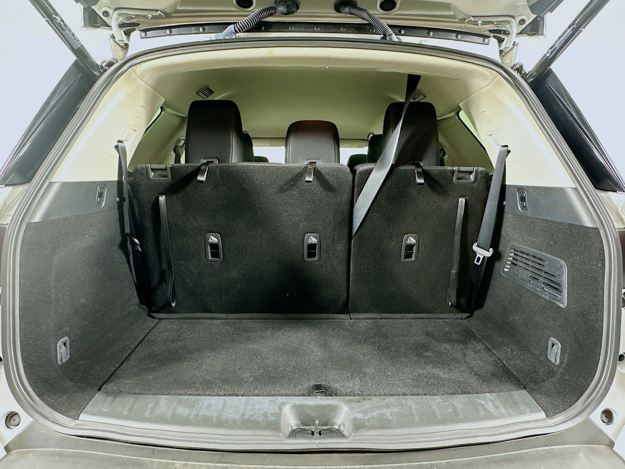 Used 2025 Nissan Pathfinder SV image 30