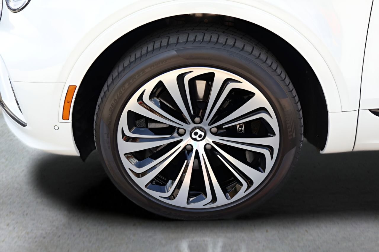 Used 2022 Bentley Bentayga AWD/4WD image 6