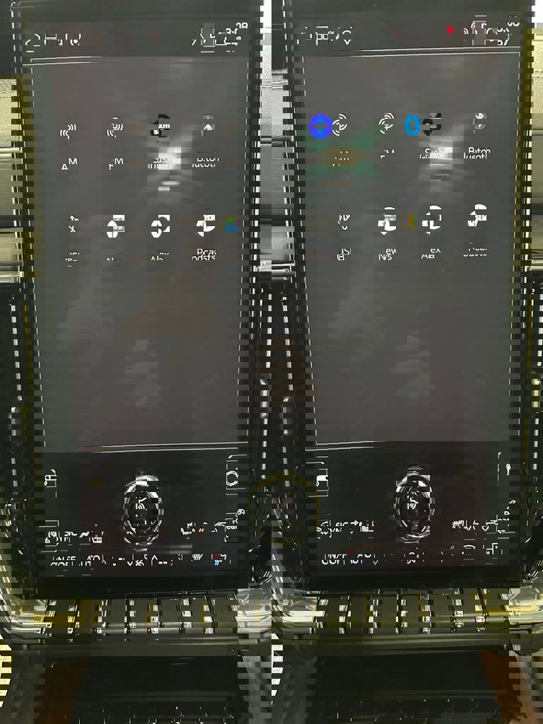 Used 2025 GMC Yukon XL Denali w/ Sun & Power Step Package image 29