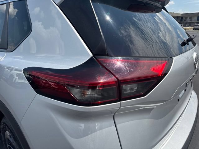 Used 2024 Nissan Rogue SV FWD image 24