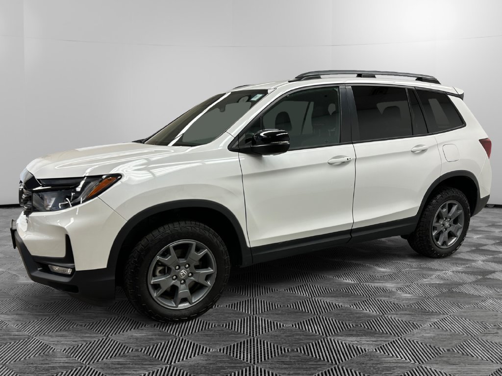 Used 2025 Honda Passport TrailSport image 2