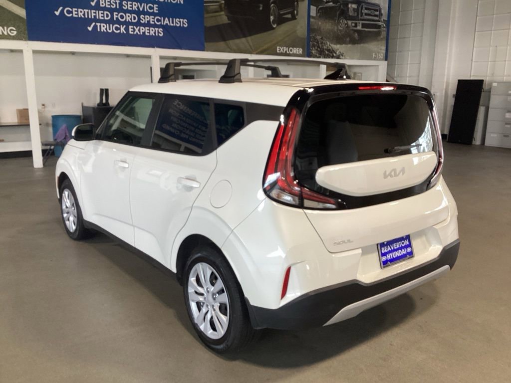 Used 2023 Kia Soul LX image 3