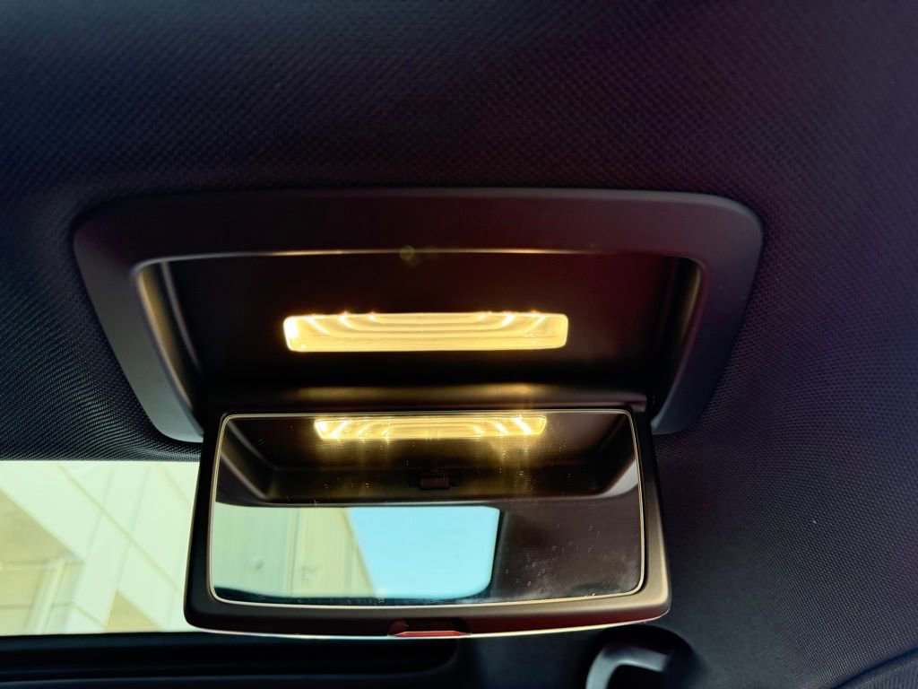 Used 2022 BMW 740i xDrive w/ M Sport Package image 34