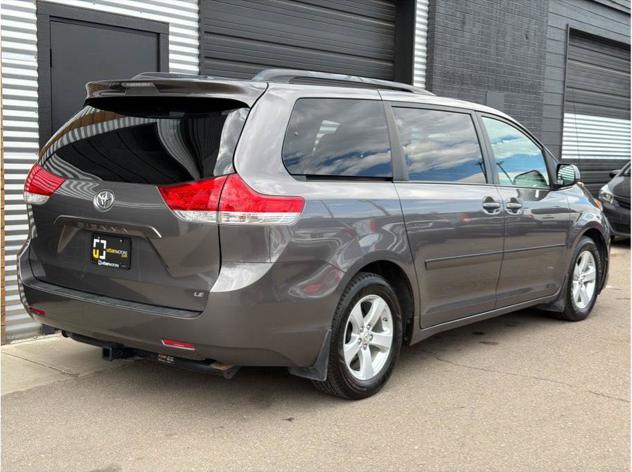 Used 2011 Toyota Sienna LE w/ Towing Pkg FWD image 9
