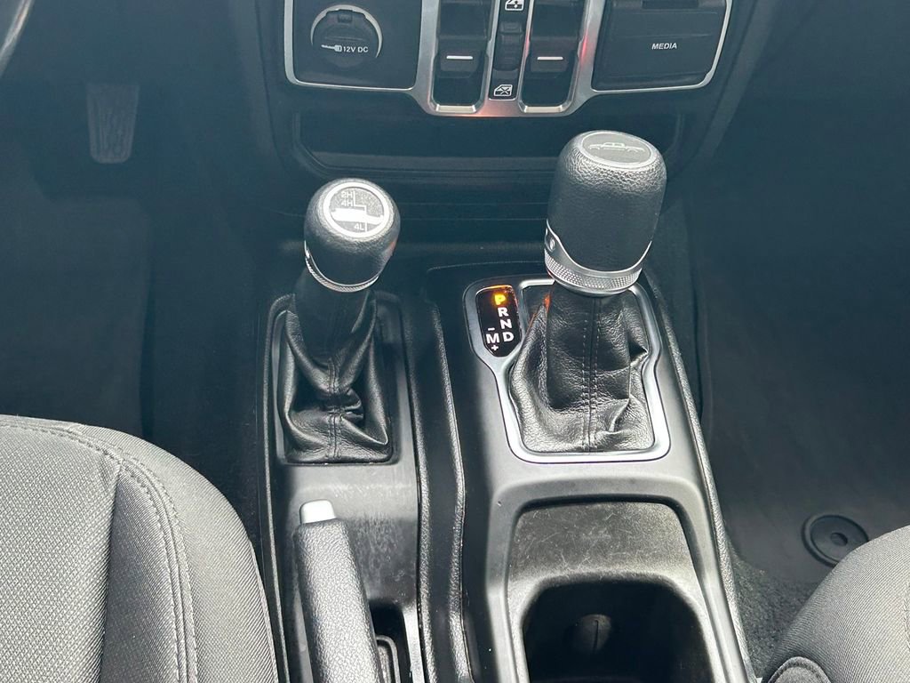 Used 2022 Jeep Gladiator Willys image 20