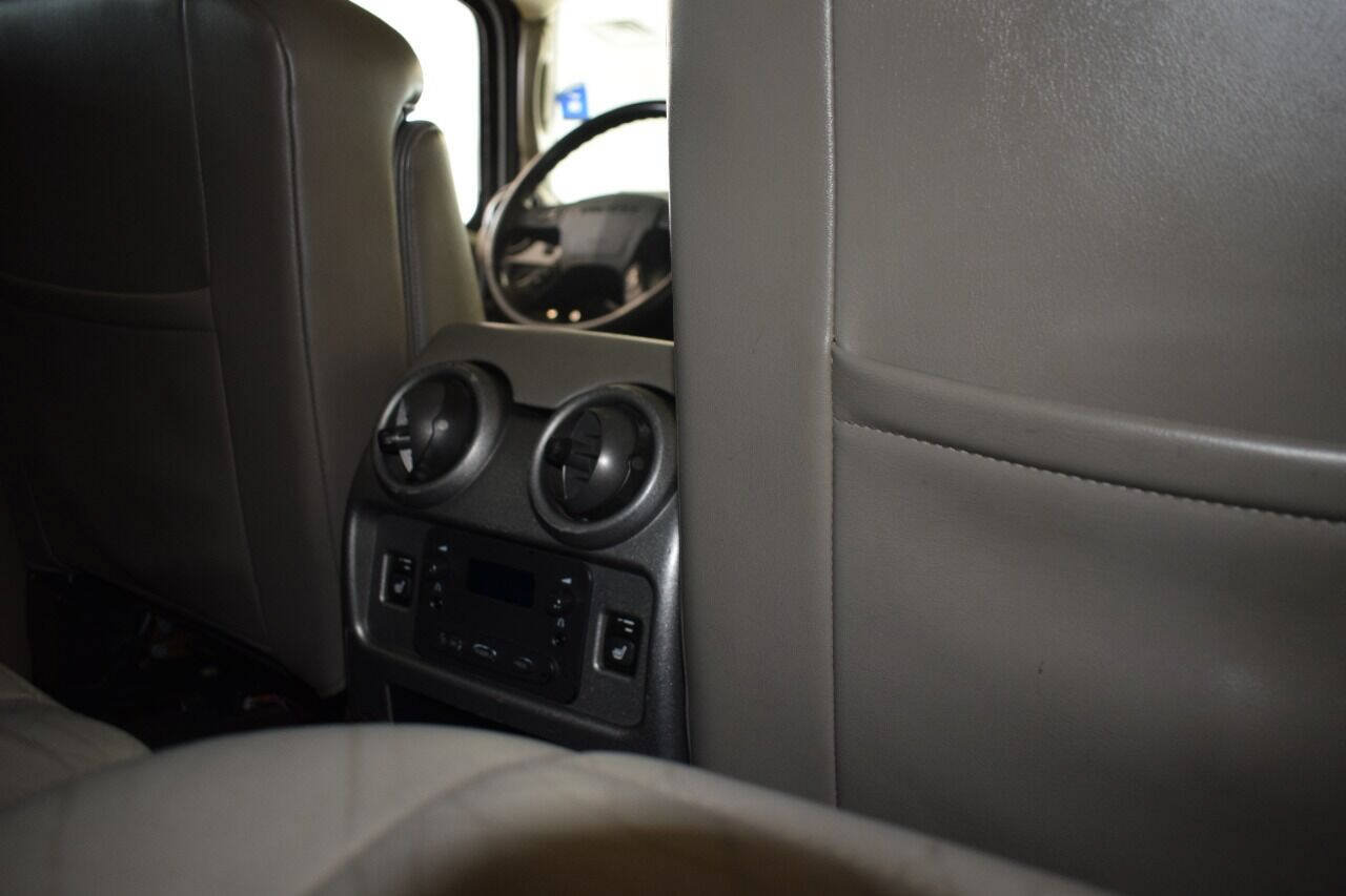 Used 2003 HUMMER H2 w/ Preferred Equipment Group AWD/4WD image 42
