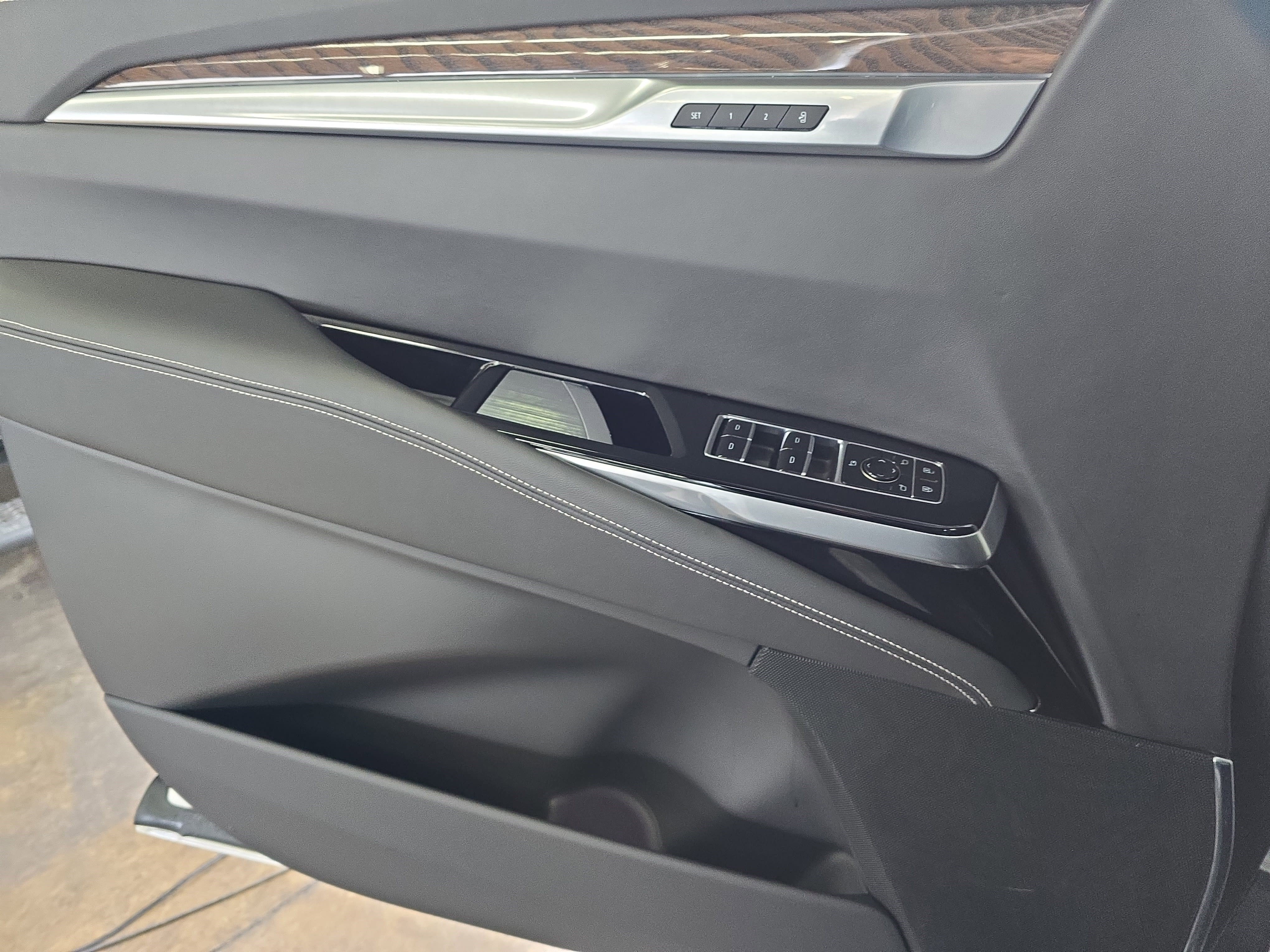Certified 2025 Cadillac Escalade ESV Sport Platinum AWD/4WD image 25