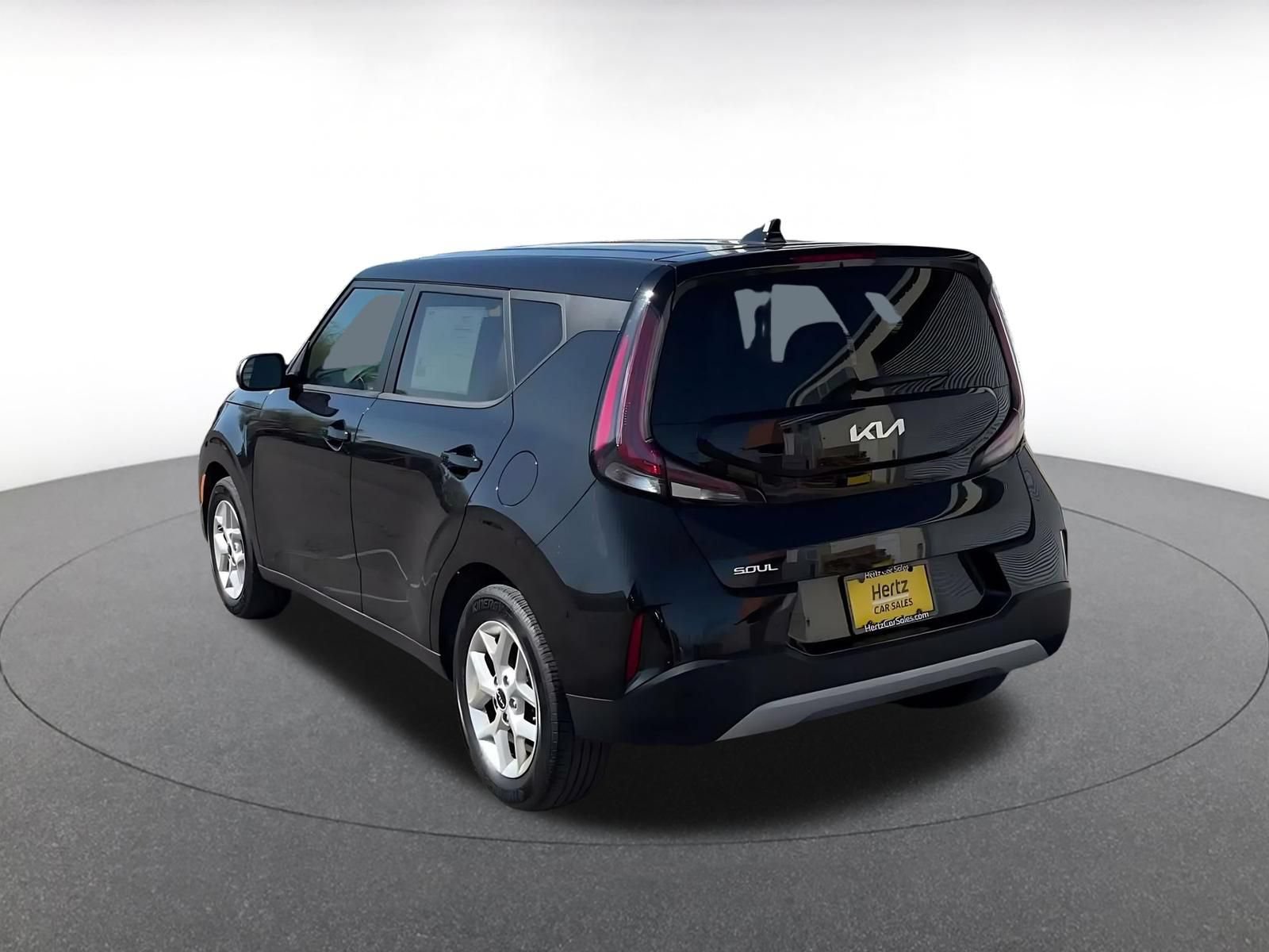 Used 2025 Kia Soul LX w/ LX Technology Package FWD image 10