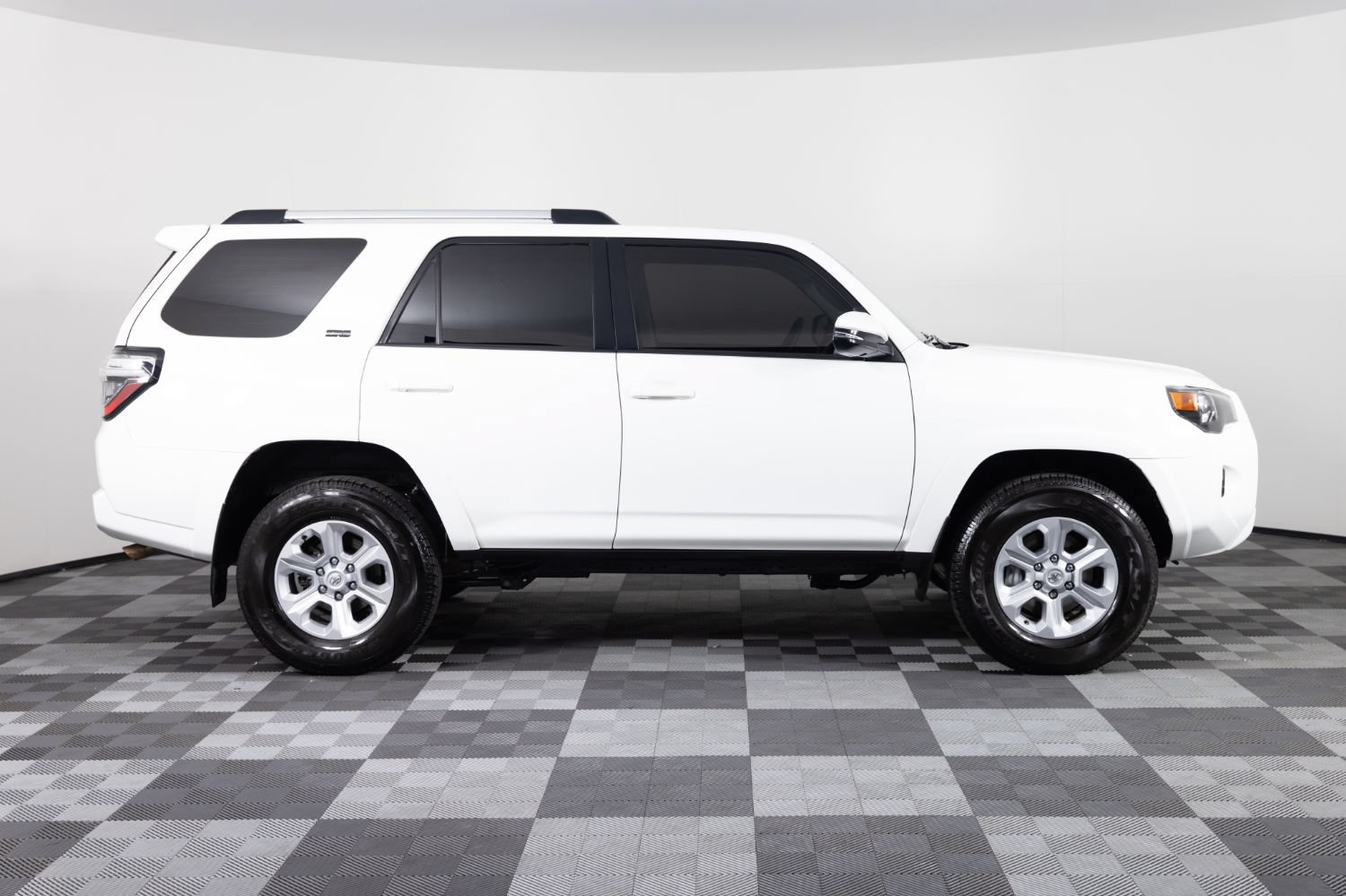 Used 2023 Toyota 4Runner SR5 Premium w/ Moonroof Package AWD/4WD image 9