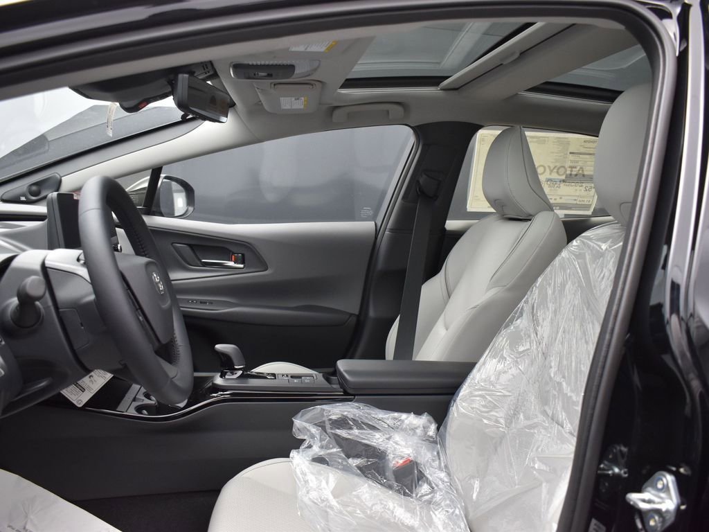 Used 2024 Toyota Prius Limited w/ Limited Premium Package image 16