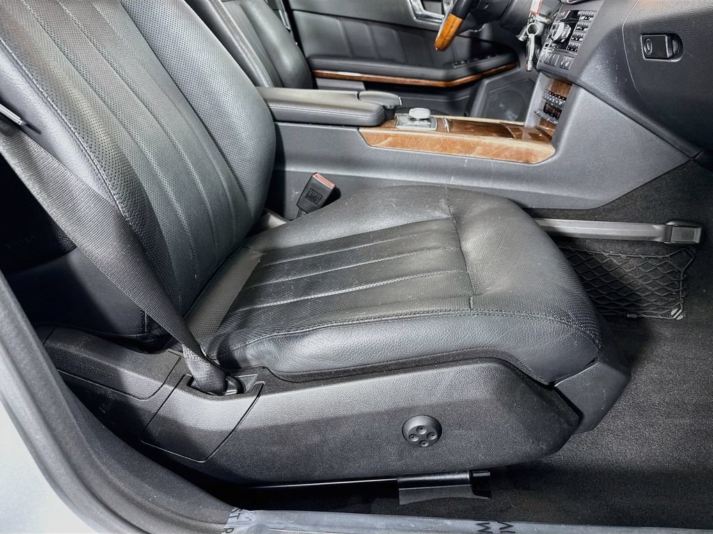 Used 2010 Mercedes-Benz E 550 Sedan image 36
