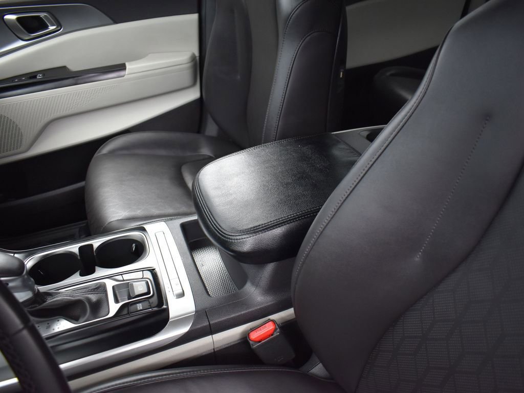 Used 2024 Kia Carnival LX image 14