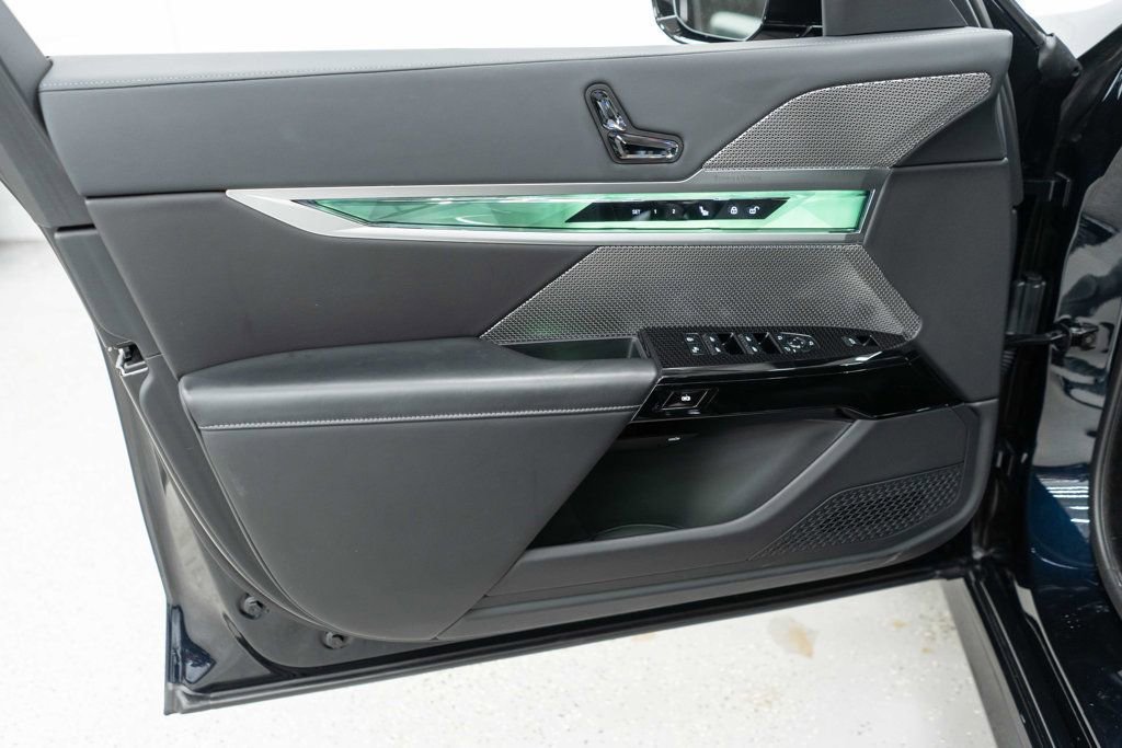 Used 2024 BMW 740i xDrive image 17