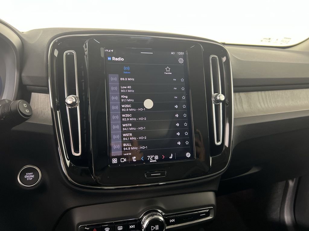 Certified 2025 Volvo XC40 B5 Plus w/ Protection Package Premier image 14