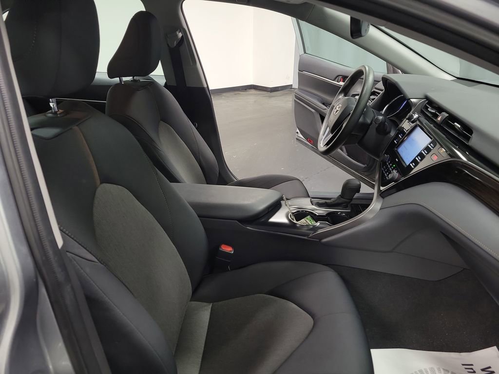 Used 2020 Toyota Camry LE image 20