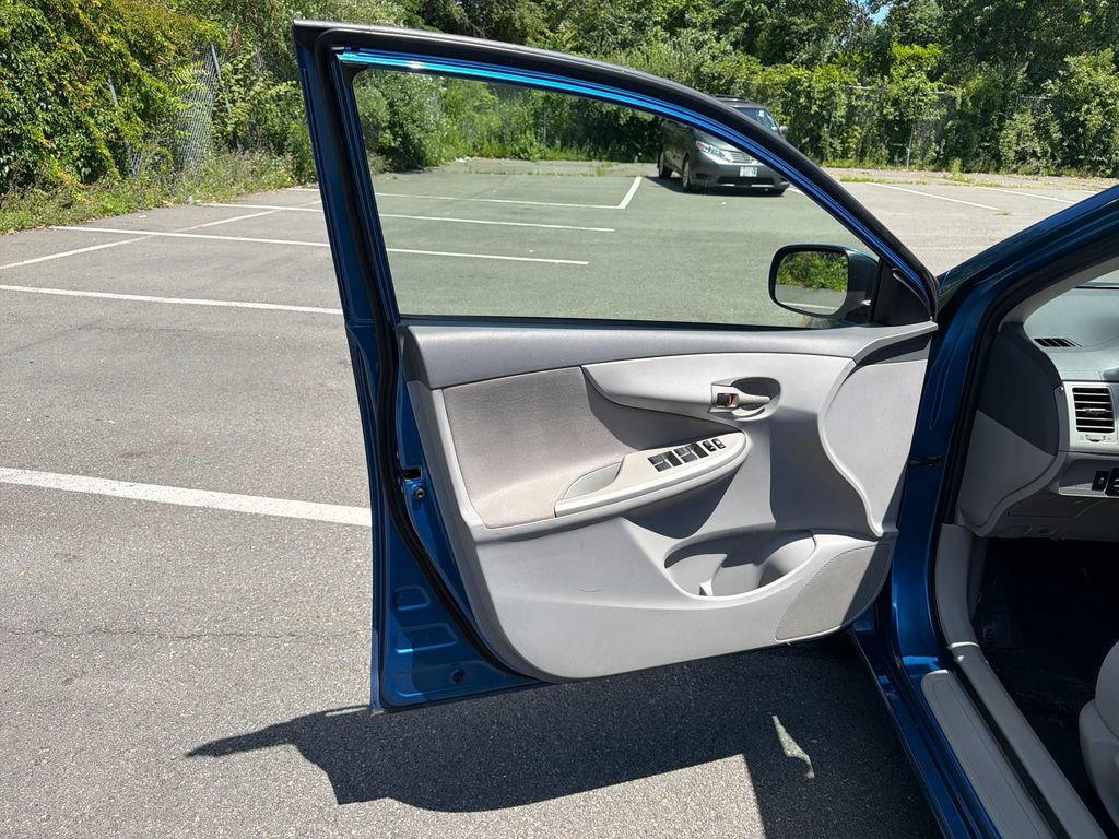 Used 2010 Toyota Corolla LE FWD image 10