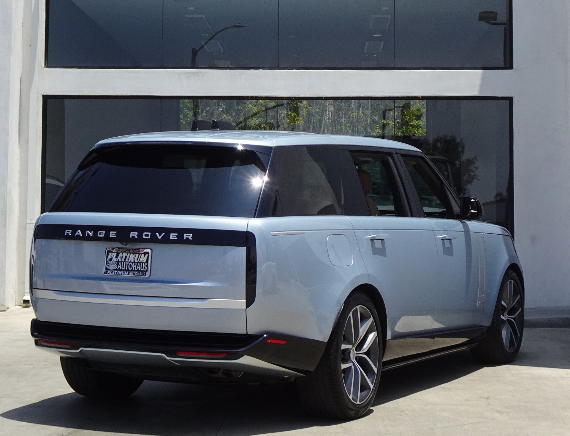 Used 2024 Land Rover Range Rover Long Wheelbase Autobiography AWD/4WD image 6