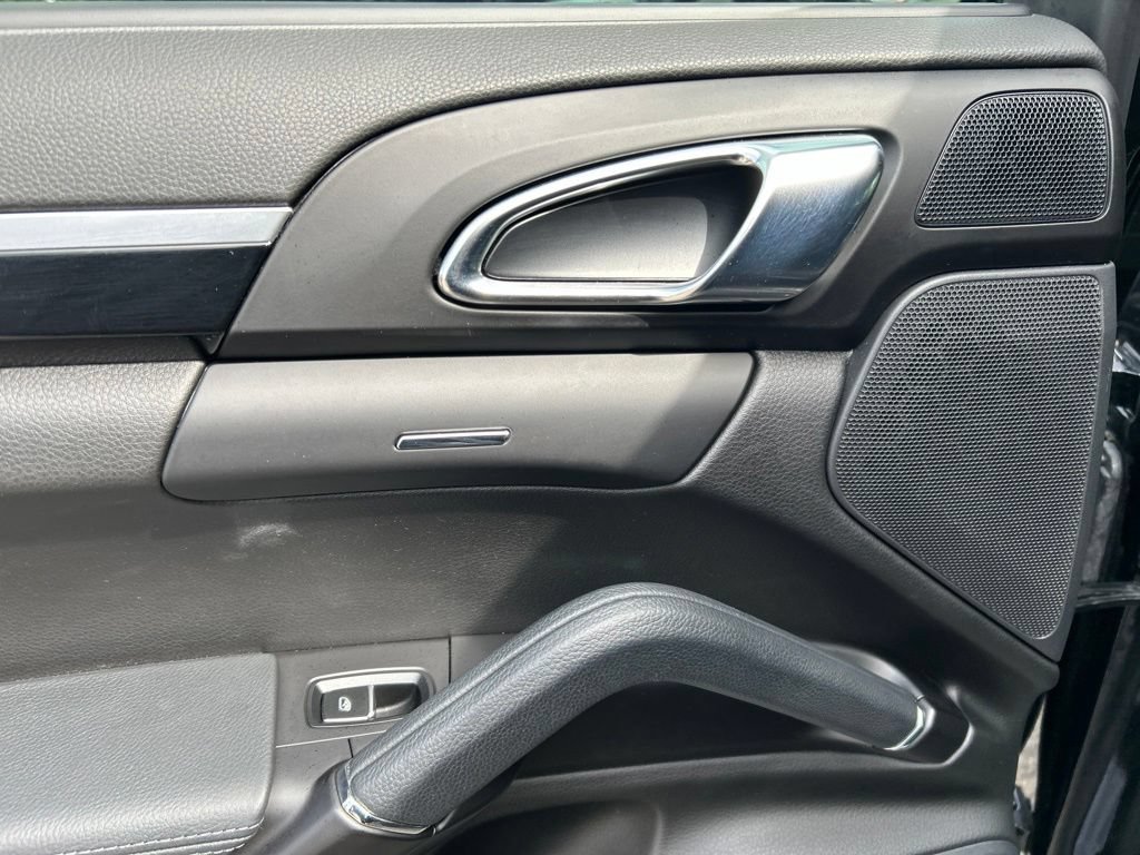 Used 2016 Porsche Cayenne AWD/4WD image 19