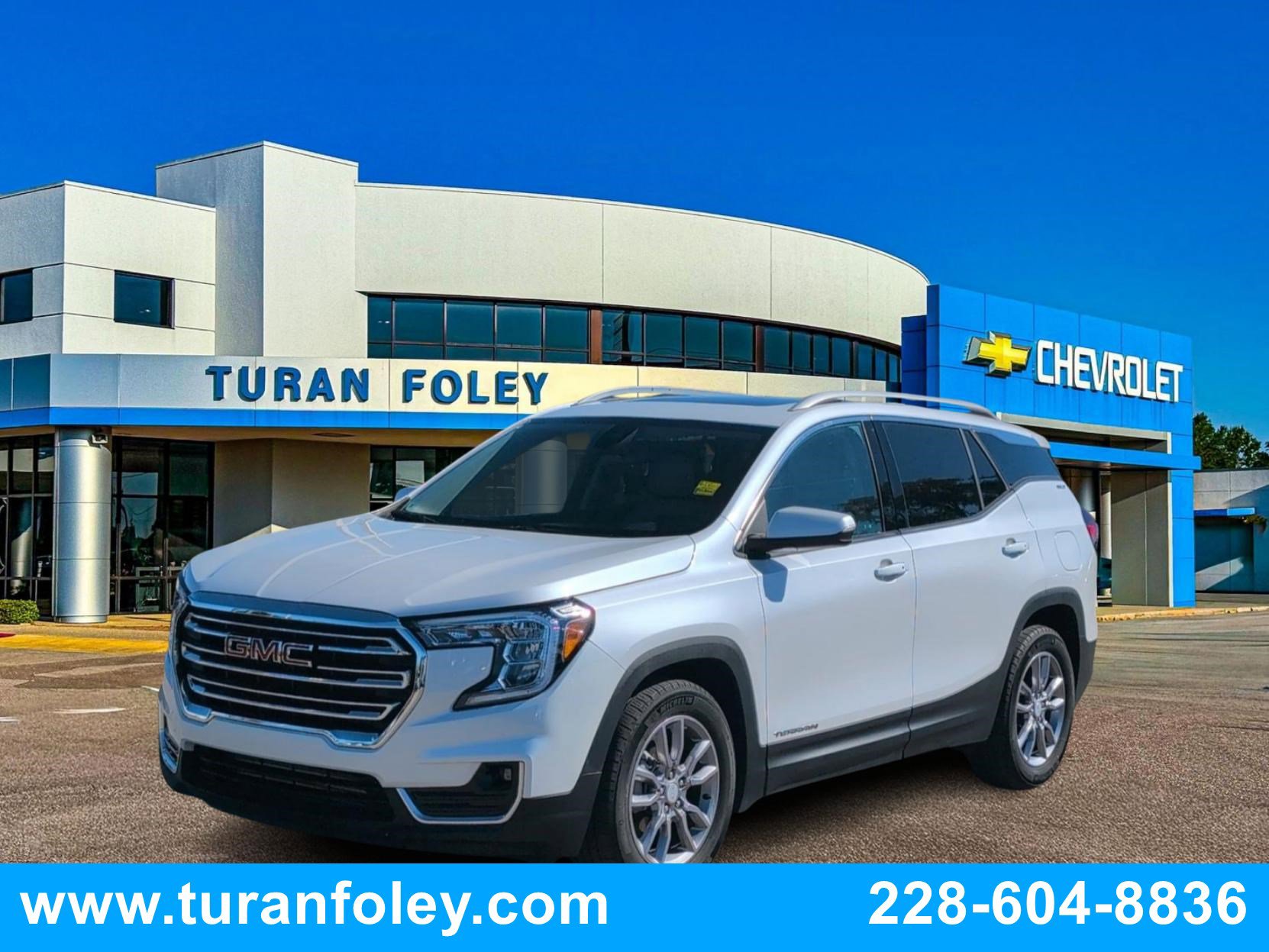 Used 2022 GMC Terrain SLT w/ LPO, Floor Liner Package image 1