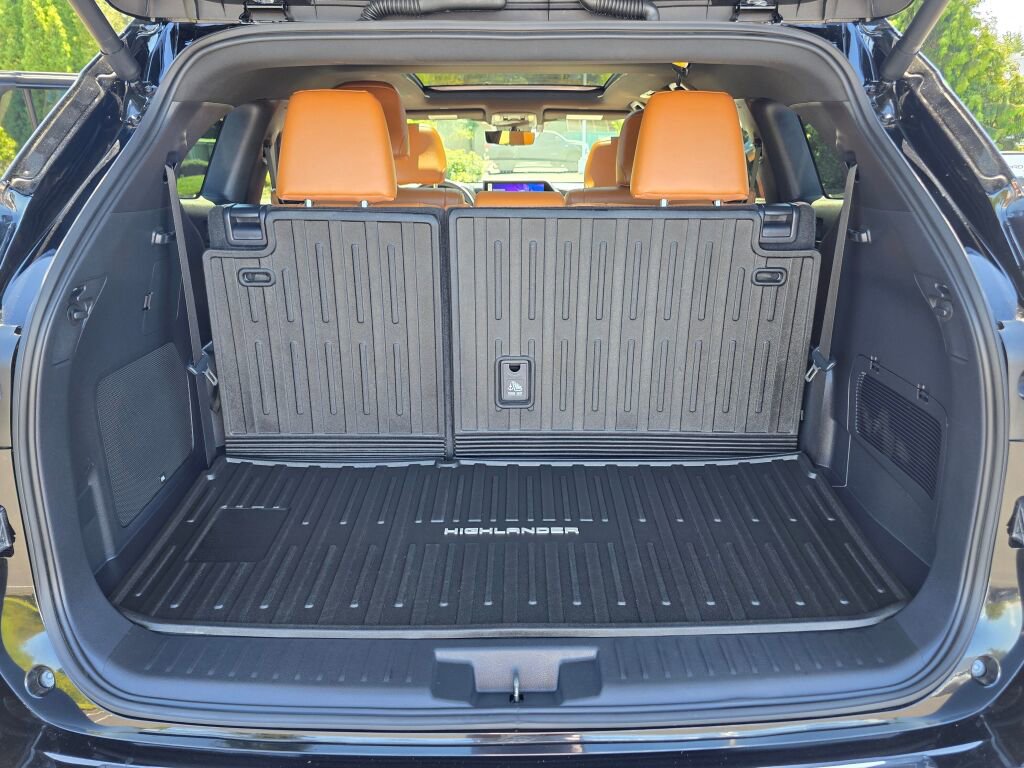 Used 2024 Toyota Highlander Platinum image 19
