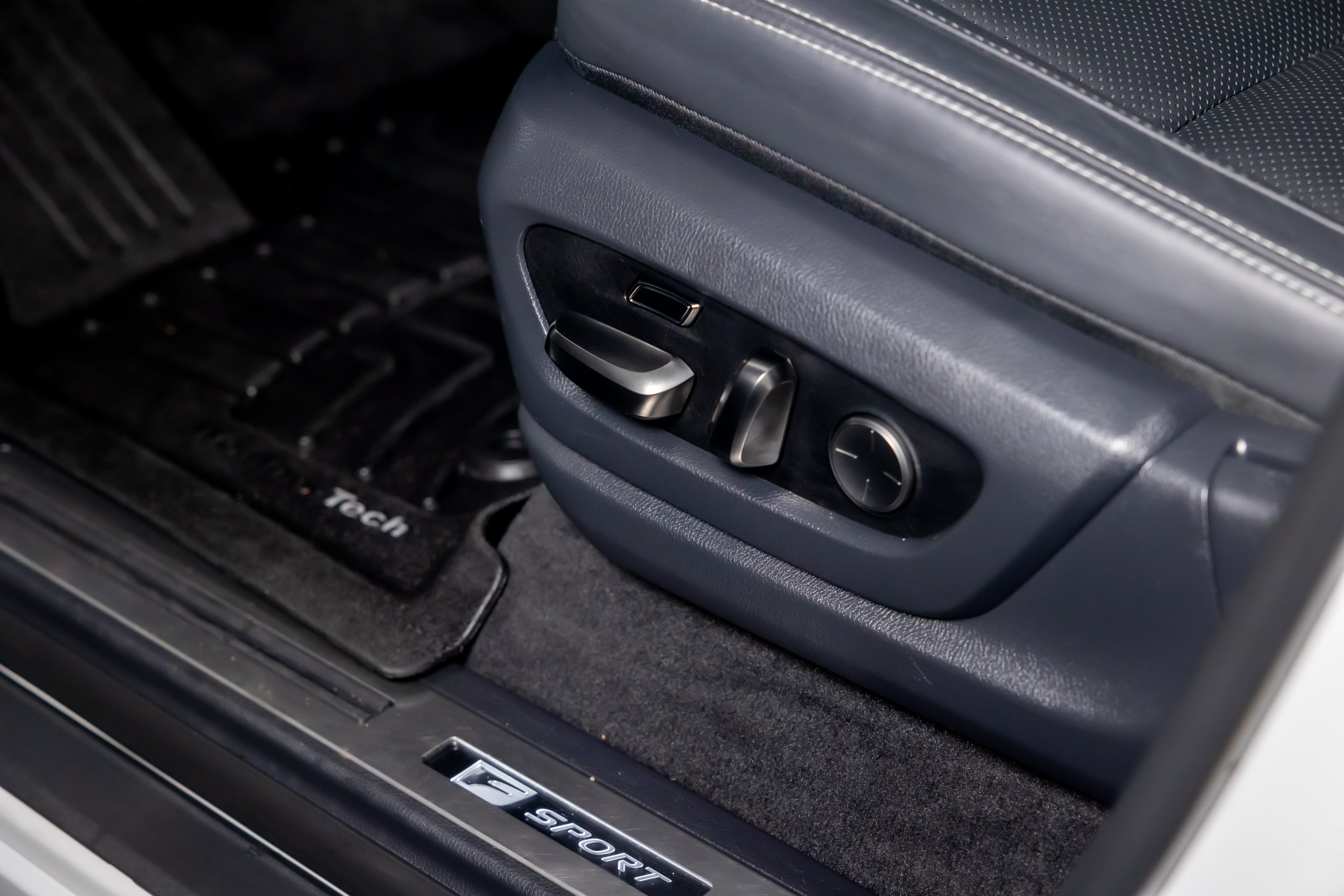 Used 2024 Lexus LX 600 F Sport AWD/4WD image 19