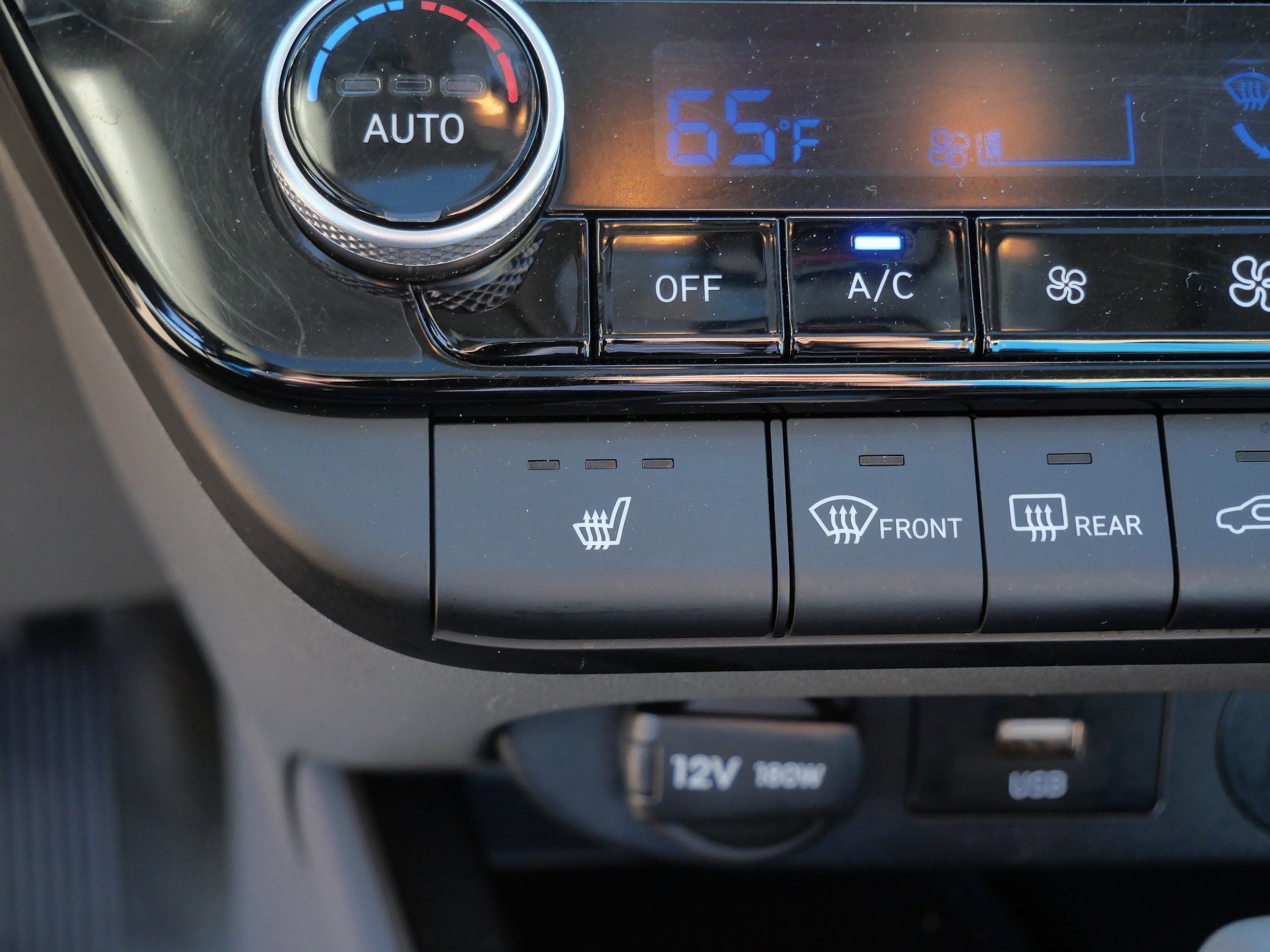 Used 2025 Hyundai Elantra SEL FWD image 29