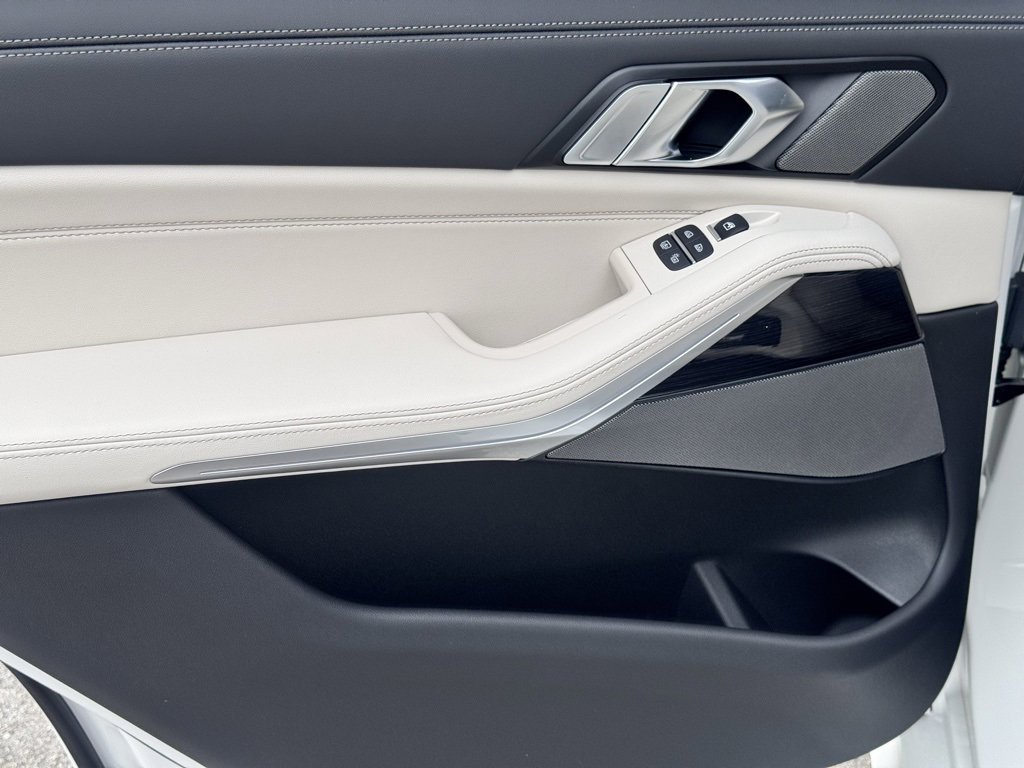 Used 2026 BMW X7 xDrive40i w/ Executive Package image 23