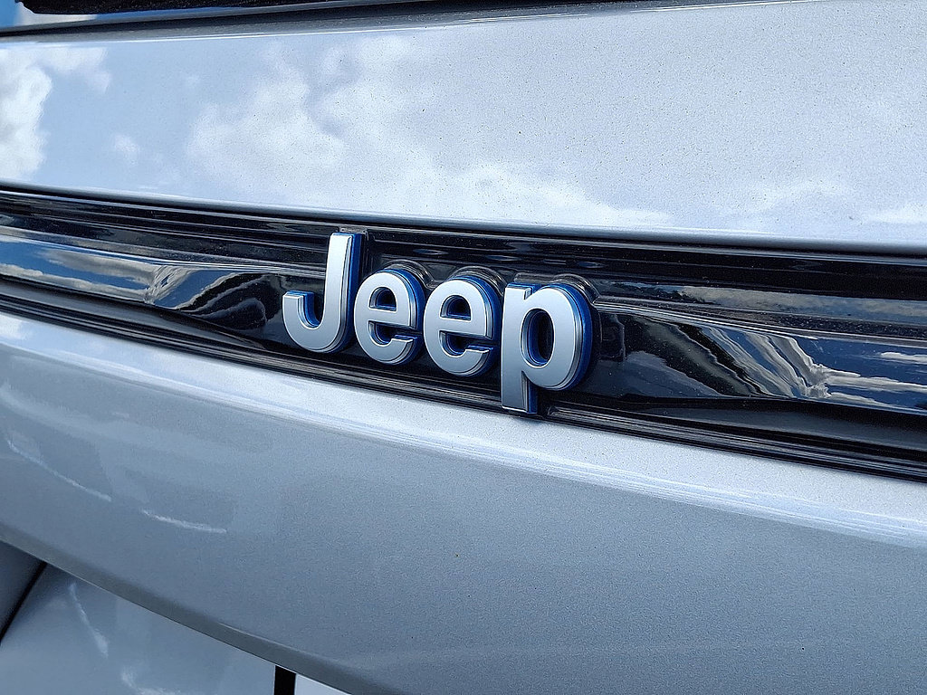 Used 2024 Jeep Grand Cherokee Summit AWD/4WD image 30