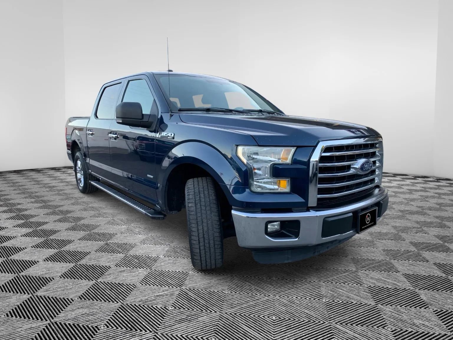 Used 2015 Ford F150 XLT w/ Equipment Group 302A Luxury image 4