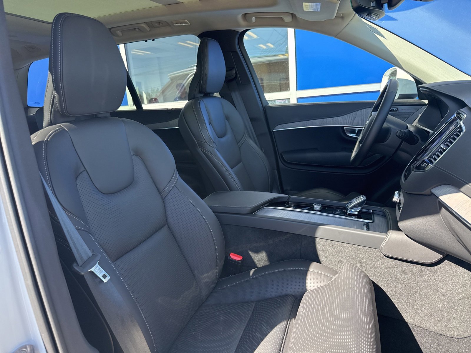 Used 2025 Volvo XC90 T8 Ultra w/ Protection Package Premier image 15