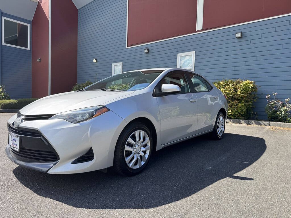 Used 2018 Toyota Corolla LE FWD image 4