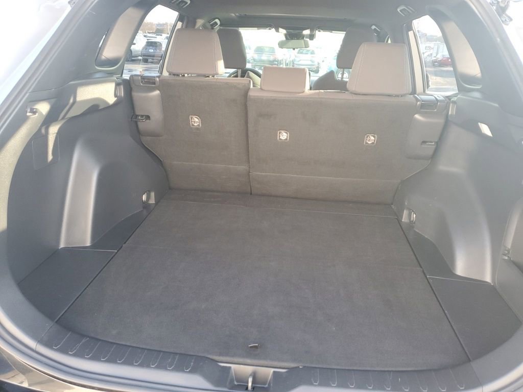 Used 2022 Toyota RAV4 SE w/ Convenience Package image 27