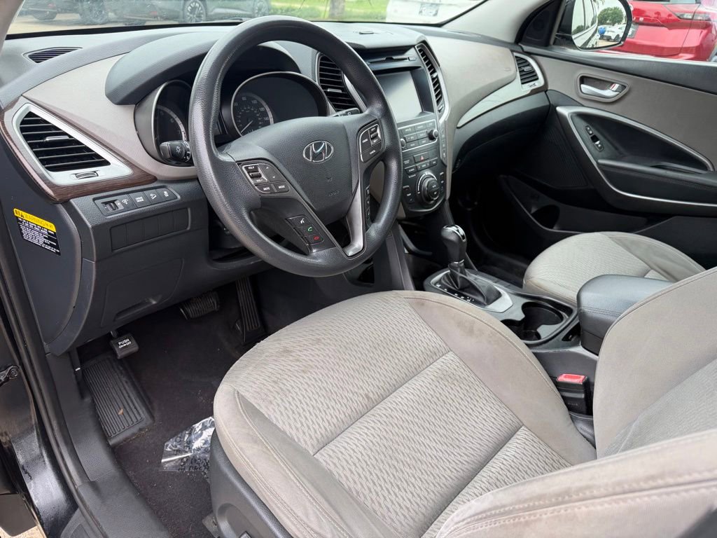 Used 2017 Hyundai Santa Fe SE FWD image 12