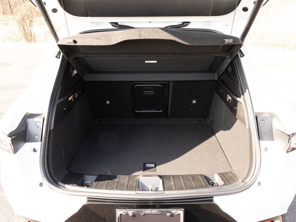 New 2026 Alfa Romeo Tonale w/ Black Premium Package image 46