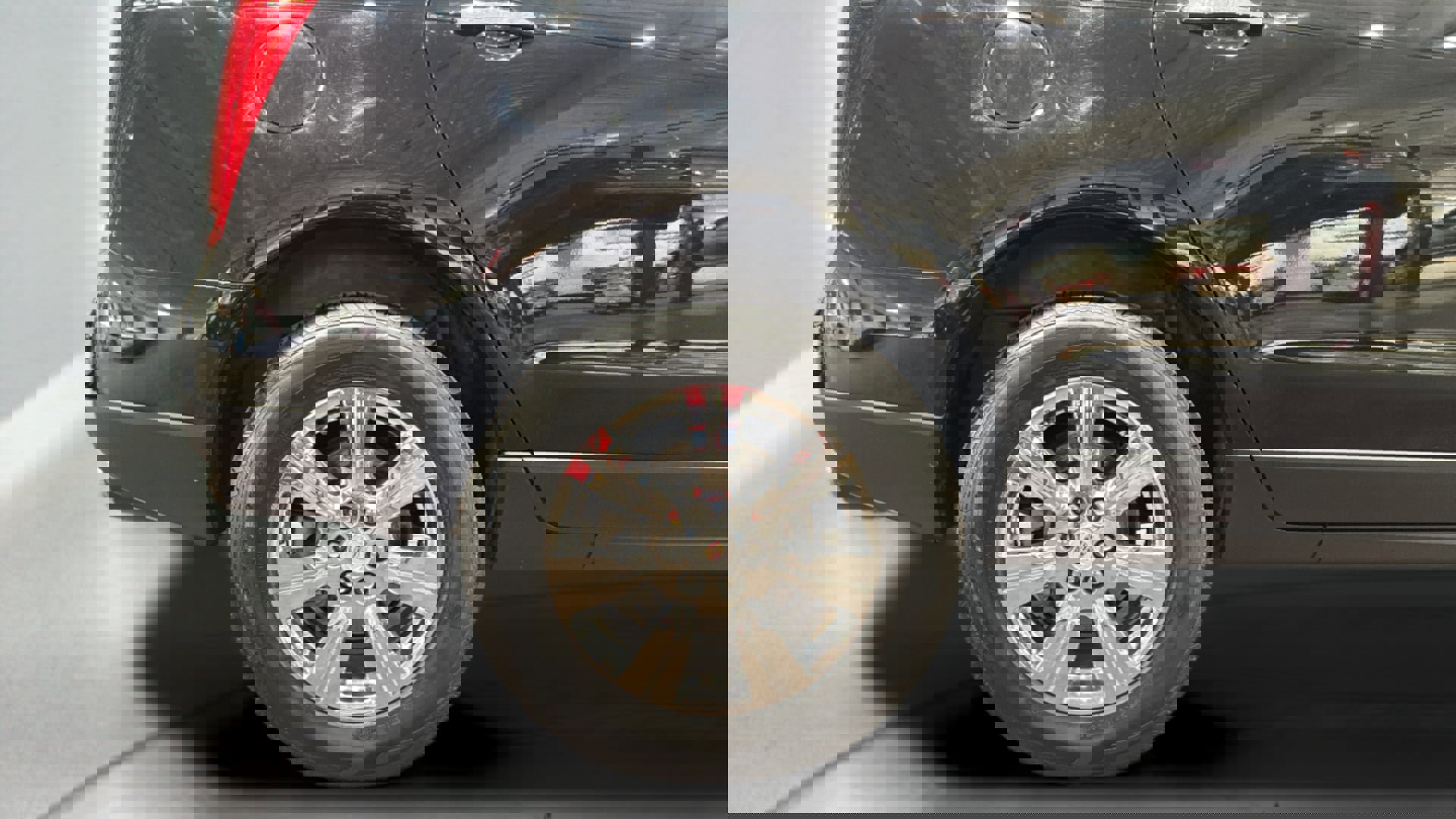 Used 2015 Cadillac SRX Luxury w/ Driver Awareness Package image 35