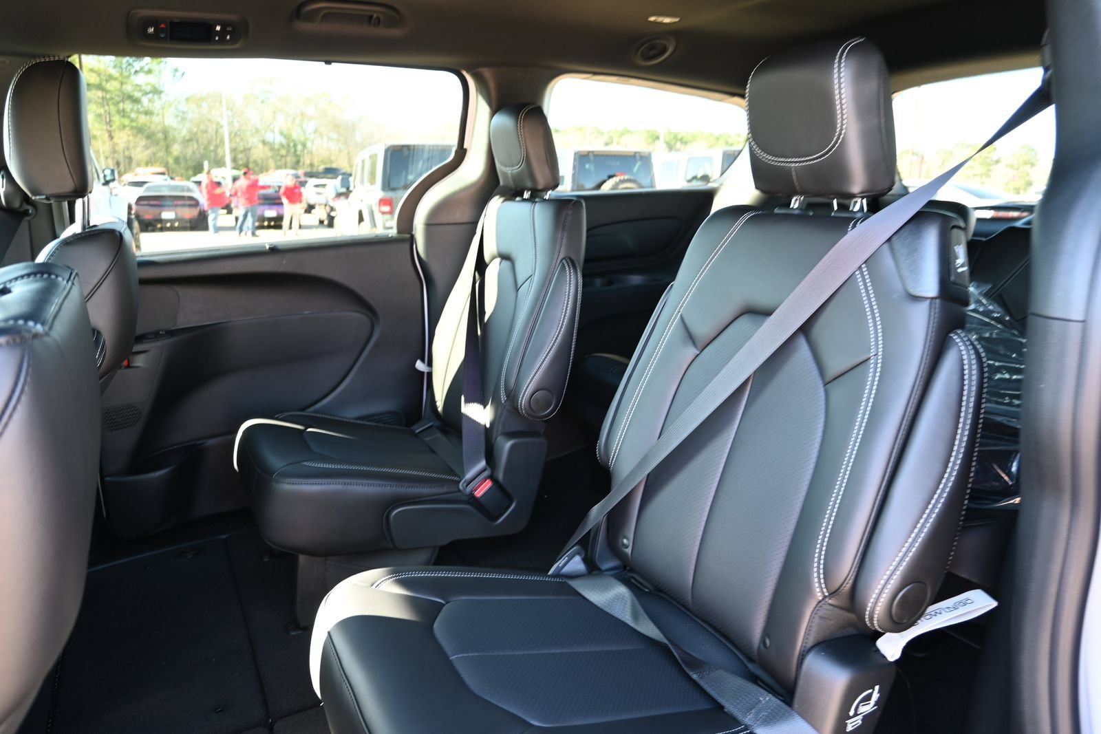 New 2026 Chrysler Pacifica Select AWD/4WD image 17