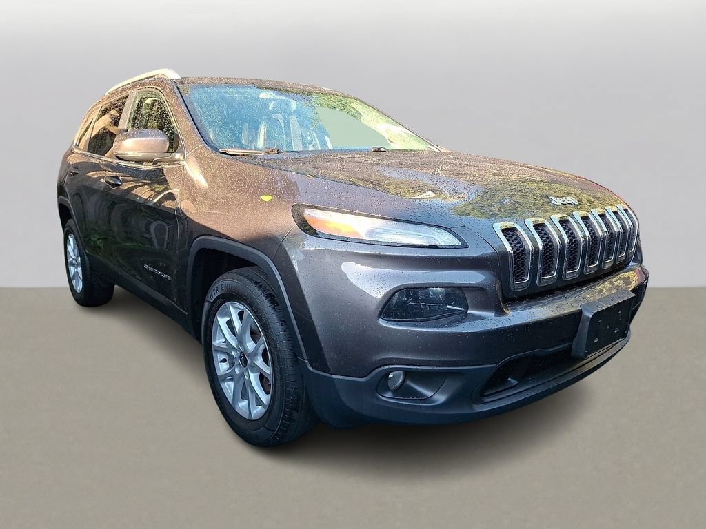 Used 2017 Jeep Cherokee Latitude w/ Comfort/Convenience Group AWD/4WD image 3
