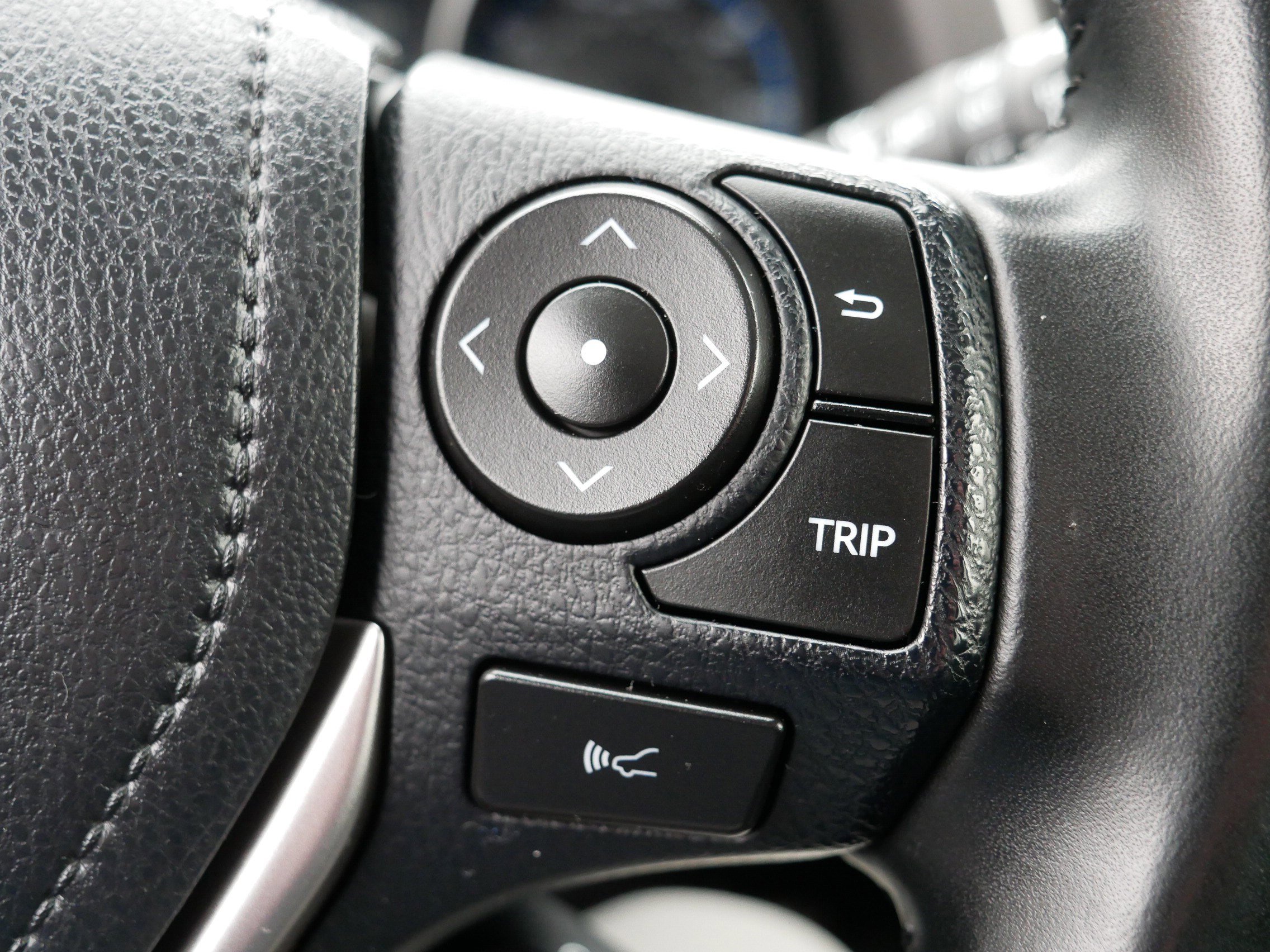 Used 2018 Toyota RAV4 XLE image 29