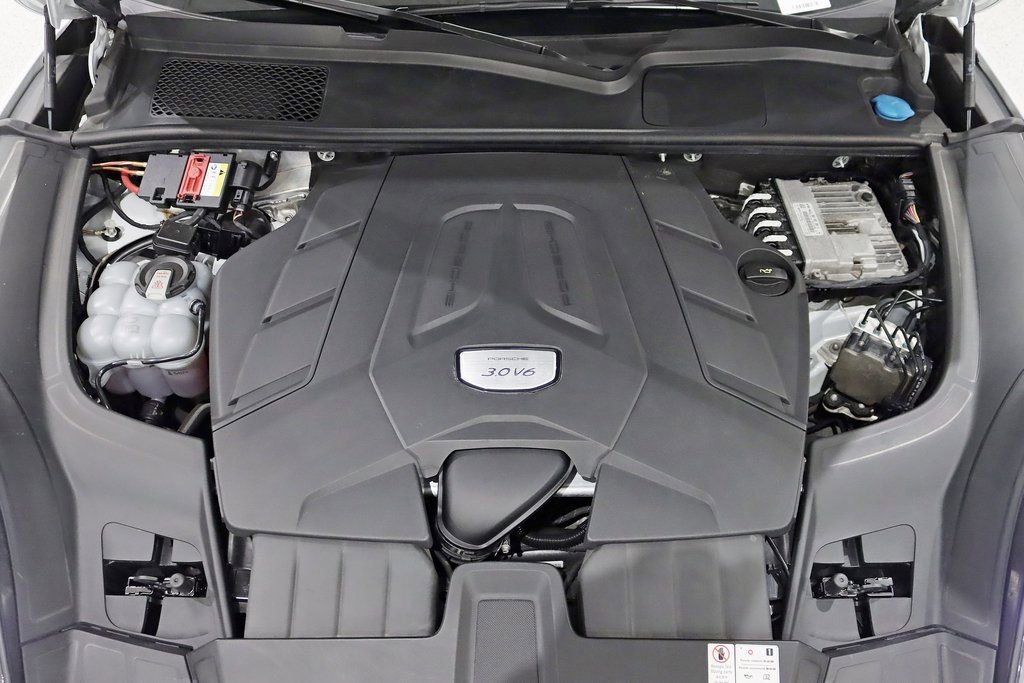 Used 2022 Porsche Cayenne Platinum Edition image 42